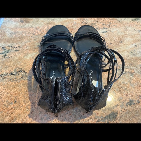 Montego Bay Shoe - Picture 3 of 5